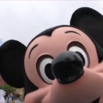 東京ディズニーシーのウェルカムグリーティング 「ウォルトさんにもしっかりあいさつして！」とキャストさんにキツく言われるミッキー＆デイジーにくちばしをつままれて叱られるドナルド  2019.2.26 #ディズニー #Disney #followme